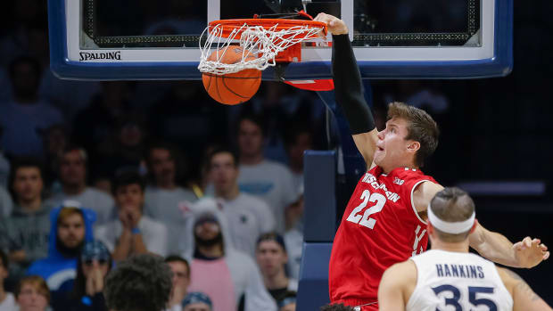 ethan_haap_dunking_over_xavier.jpg